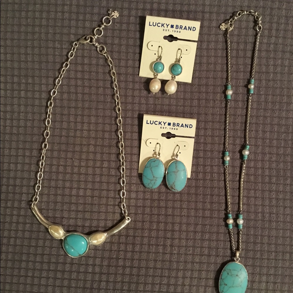 4-piece mix and match Earrings and Necklaces.